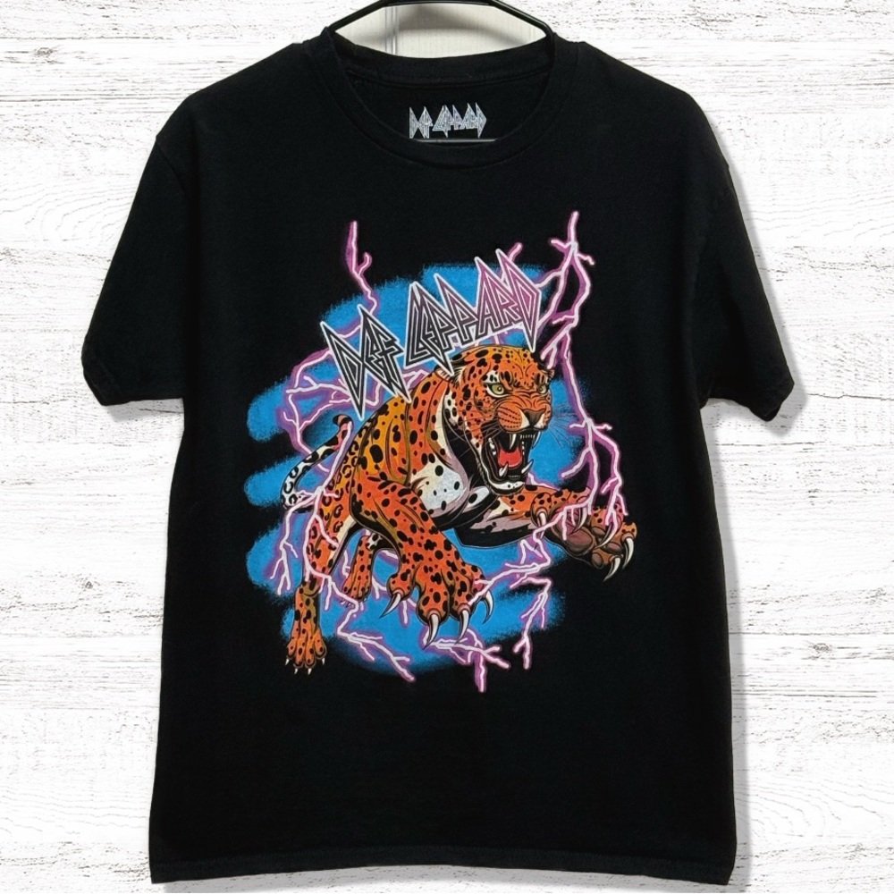 Def Leppard -Animal Graphic Women’s Black T-Shirt Size Medium